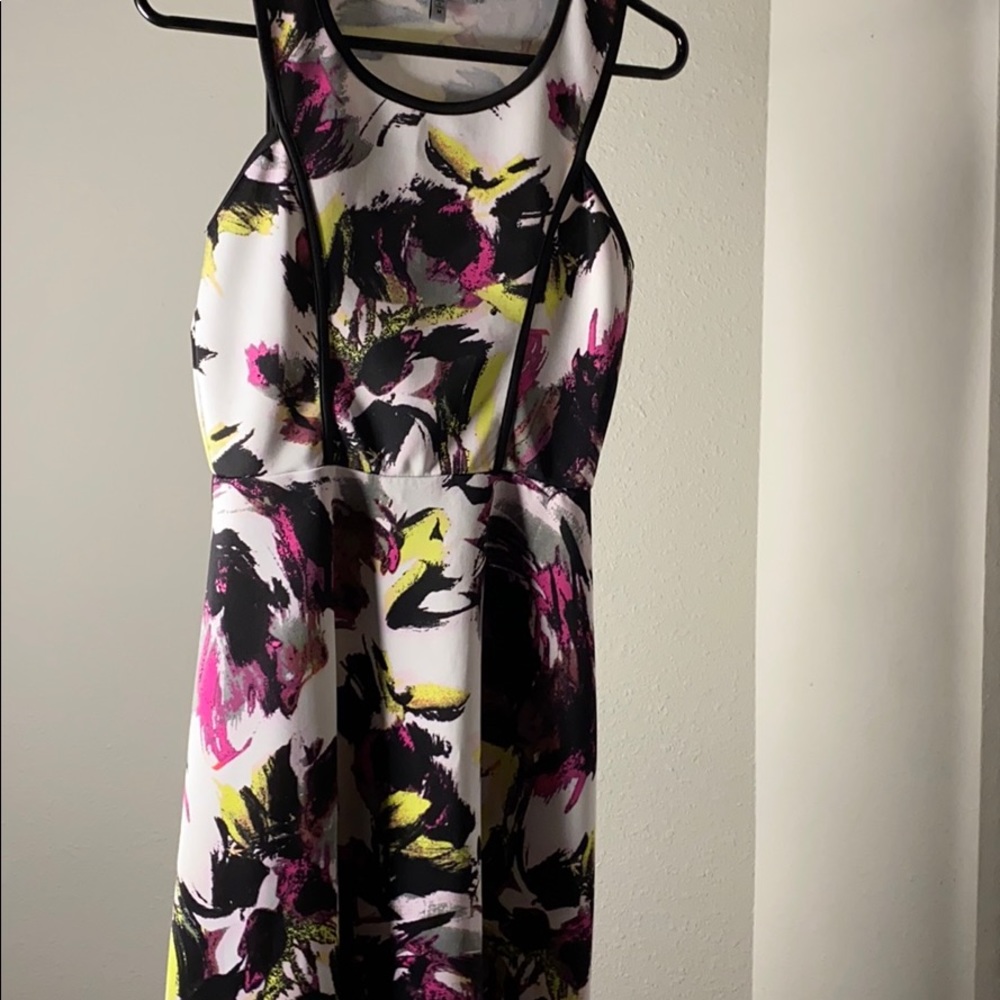 Beautiful and chic dress for any occasion!